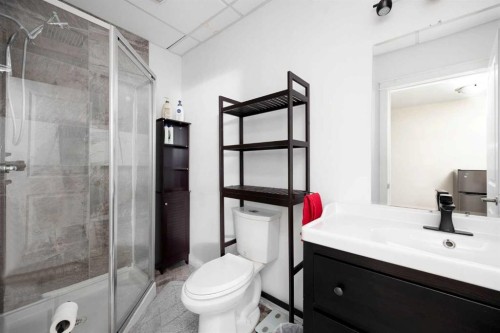 141 Beaverglen Close, Fort Mcmurray, AB - Indoor Photo Showing Bathroom