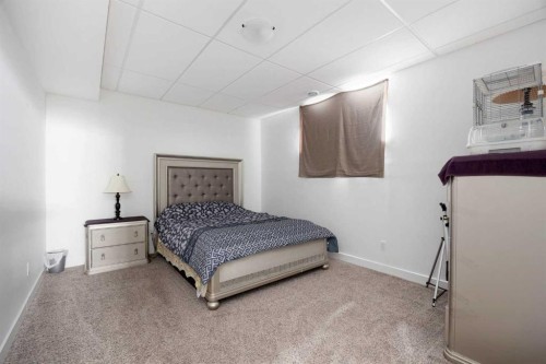 141 Beaverglen Close, Fort Mcmurray, AB - Indoor Photo Showing Bedroom