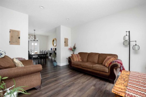 141 Beaverglen Close, Fort Mcmurray, AB - Indoor Photo Showing Living Room