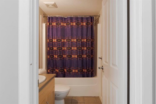 204-100 Denholm Gate, Fort Mcmurray, AB - Indoor Photo Showing Bathroom