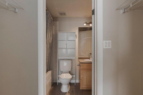 204-100 Denholm Gate, Fort Mcmurray, AB - Indoor Photo Showing Bathroom
