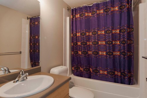 204-100 Denholm Gate, Fort Mcmurray, AB - Indoor Photo Showing Bathroom
