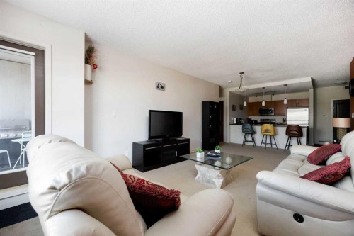 302-136A Sandpiper Road, Fort Mcmurray, AB - Indoor Photo Showing Living Room