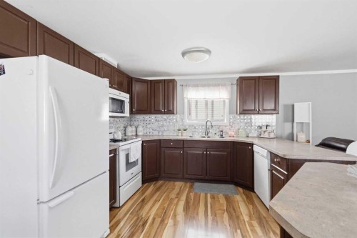 344 Grey Crescent, Fort Mcmurray, AB - Indoor Photo Showing Kitchen