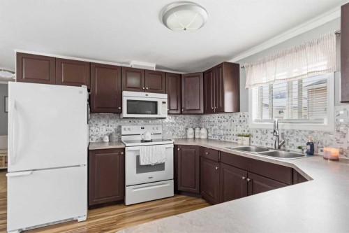 344 Grey Crescent, Fort Mcmurray, AB - Indoor Photo Showing Kitchen With Double Sink