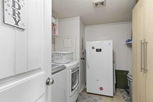 344 Grey Crescent, Fort Mcmurray, AB - Indoor Photo Showing Laundry Room
