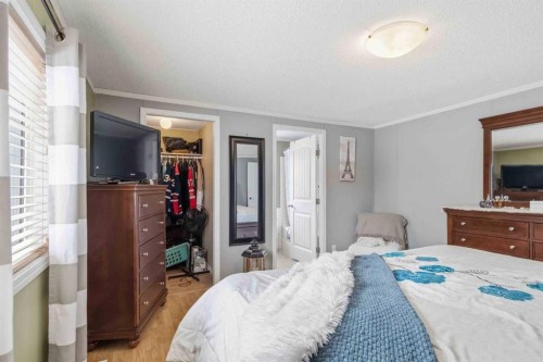 344 Grey Crescent, Fort Mcmurray, AB - Indoor Photo Showing Bedroom