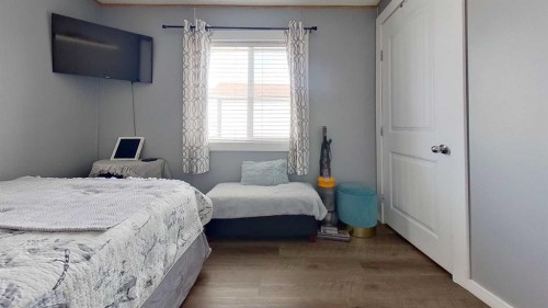 344 Grey Crescent, Fort Mcmurray, AB - Indoor Photo Showing Bedroom