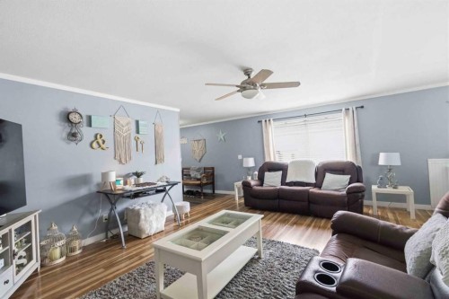 344 Grey Crescent, Fort Mcmurray, AB - Indoor Photo Showing Living Room