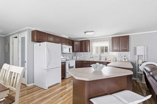 344 Grey Crescent, Fort Mcmurray, AB - Indoor Photo Showing Kitchen