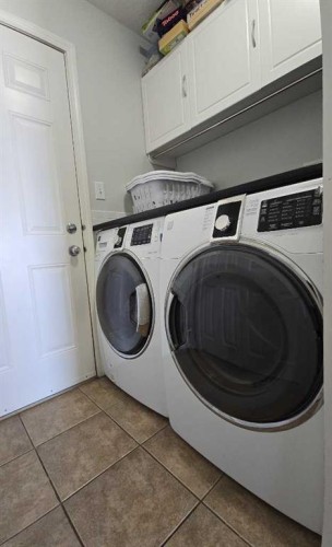 9221 91 Ave, Lac La Biche, AB - Indoor Photo Showing Laundry Room