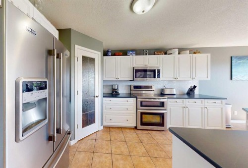 9221 91 Ave, Lac La Biche, AB - Indoor Photo Showing Kitchen