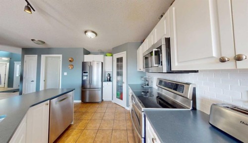 9221 91 Ave, Lac La Biche, AB - Indoor Photo Showing Kitchen