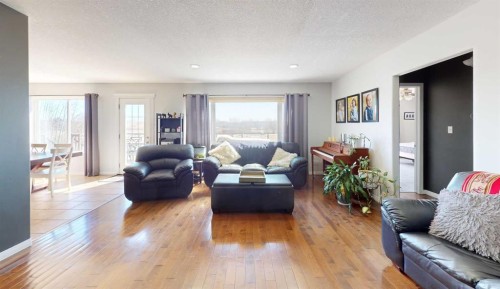 9221 91 Ave, Lac La Biche, AB - Indoor Photo Showing Living Room