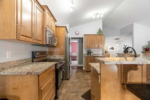 459 Killdeer Way, Fort Mcmurray, AB - Indoor Photo Showing Kitchen With Upgraded Kitchen
