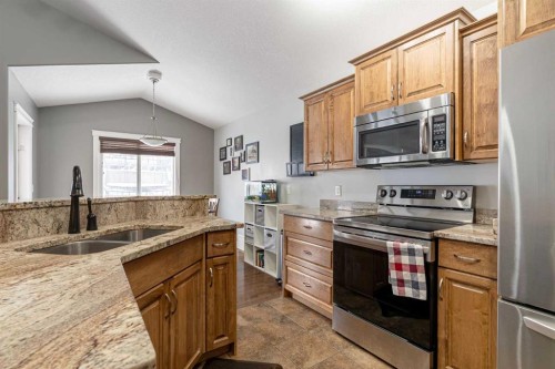 459 Killdeer Way, Fort Mcmurray, AB - Indoor Photo Showing Kitchen With Stainless Steel Kitchen With Double Sink