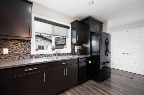 403 Prospect Drive, Fort Mcmurray, AB - Indoor Photo Showing Kitchen With Double Sink