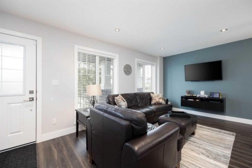 403 Prospect Drive, Fort Mcmurray, AB - Indoor Photo Showing Living Room