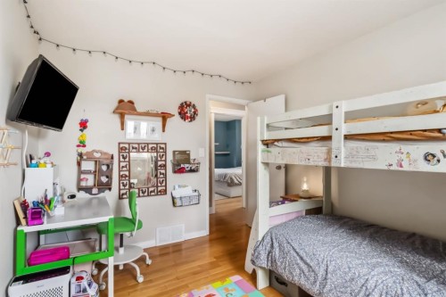 189 Brooks Place, Fort Mcmurray, AB - Indoor Photo Showing Bedroom