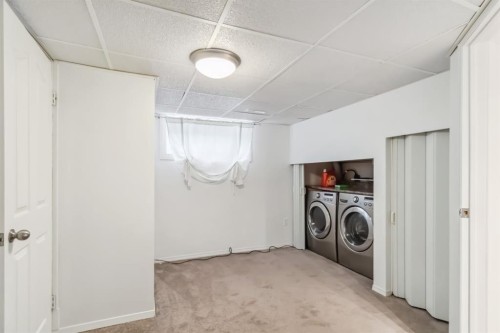189 Brooks Place, Fort Mcmurray, AB - Indoor Photo Showing Laundry Room