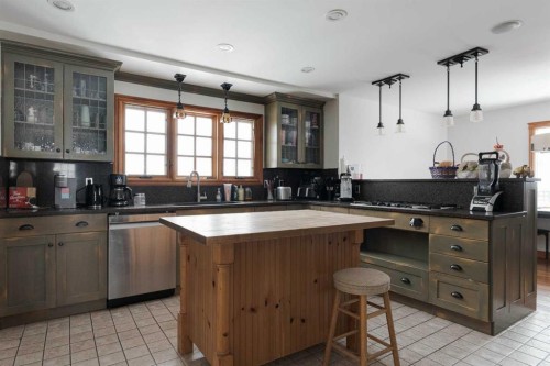108 Robin Crescent, Fort Mcmurray, AB - Indoor Photo Showing Kitchen