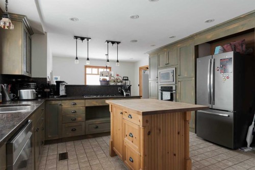 108 Robin Crescent, Fort Mcmurray, AB - Indoor Photo Showing Kitchen