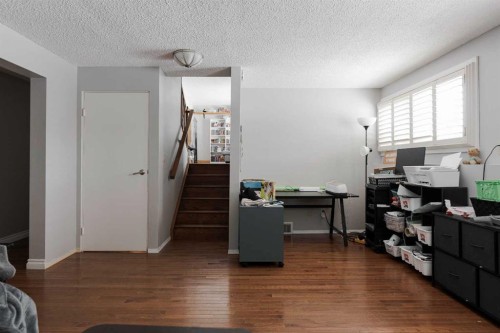 108 Robin Crescent, Fort Mcmurray, AB - Indoor Photo Showing Living Room