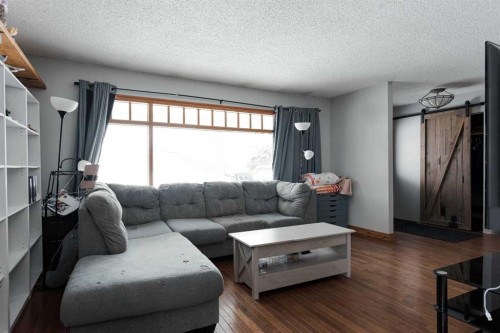 108 Robin Crescent, Fort Mcmurray, AB - Indoor Photo Showing Living Room