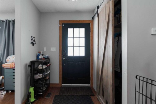 108 Robin Crescent, Fort Mcmurray, AB - Indoor Photo Showing Living Room
