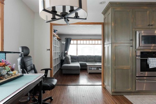 108 Robin Crescent, Fort Mcmurray, AB - Indoor Photo Showing Living Room
