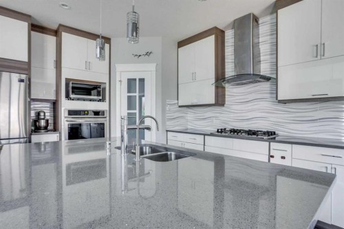 218 Prospect Drive, Fort Mcmurray, AB - Indoor Photo Showing Kitchen With Stainless Steel Kitchen With Double Sink With Upgraded Kitchen