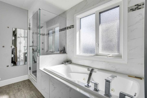 218 Prospect Drive, Fort Mcmurray, AB - Indoor Photo Showing Bathroom