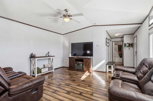 140 Ewashko Crescent, Fort Mcmurray, AB - Indoor Photo Showing Living Room