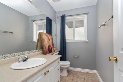 228 Parry Crescent, Fort Mcmurray, AB - Indoor Photo Showing Bathroom