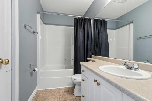 228 Parry Crescent, Fort Mcmurray, AB - Indoor Photo Showing Bathroom