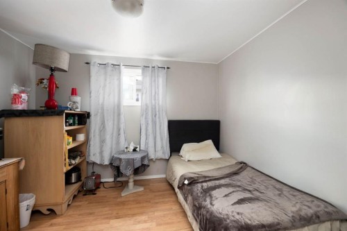 216 Grenfell Crescent, Fort Mcmurray, AB - Indoor Photo Showing Bedroom