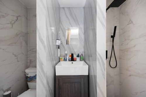 216 Grenfell Crescent, Fort Mcmurray, AB - Indoor Photo Showing Bathroom