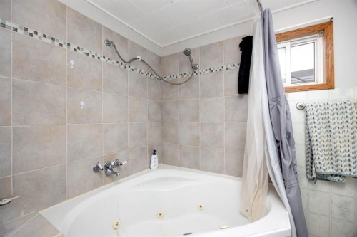 216 Grenfell Crescent, Fort Mcmurray, AB - Indoor Photo Showing Bathroom