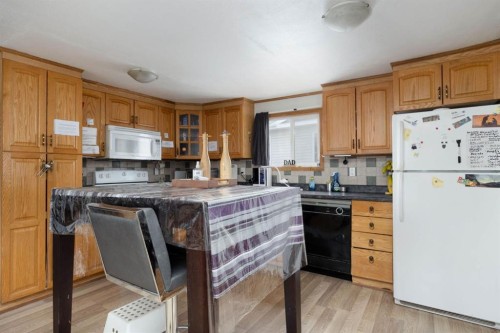 216 Grenfell Crescent, Fort Mcmurray, AB - Indoor Photo Showing Kitchen