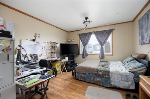 216 Grenfell Crescent, Fort Mcmurray, AB - Indoor Photo Showing Bedroom