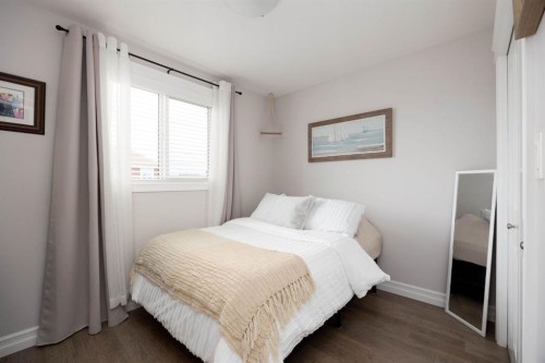 115 Athabasca Crescent, Fort Mcmurray, AB - Indoor Photo Showing Bedroom
