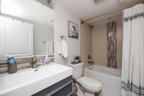 115 Athabasca Crescent, Fort Mcmurray, AB - Indoor Photo Showing Bathroom