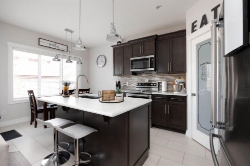 115 Athabasca Crescent, Fort Mcmurray, AB - Indoor Photo Showing Kitchen With Upgraded Kitchen