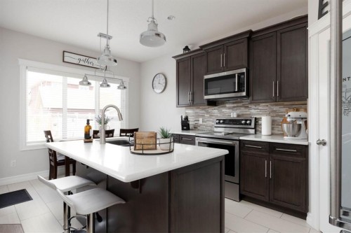 115 Athabasca Crescent, Fort Mcmurray, AB - Indoor Photo Showing Kitchen With Upgraded Kitchen