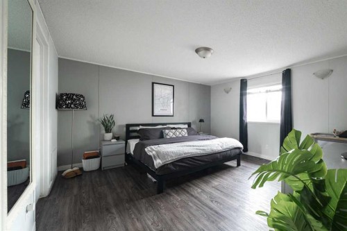 132 Sumac Crescent, Fort Mcmurray, AB - Indoor Photo Showing Bedroom