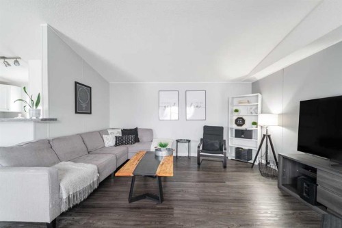 132 Sumac Crescent, Fort Mcmurray, AB - Indoor Photo Showing Living Room