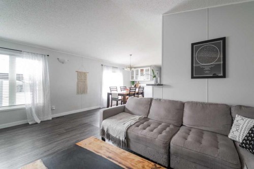 132 Sumac Crescent, Fort Mcmurray, AB - Indoor Photo Showing Living Room