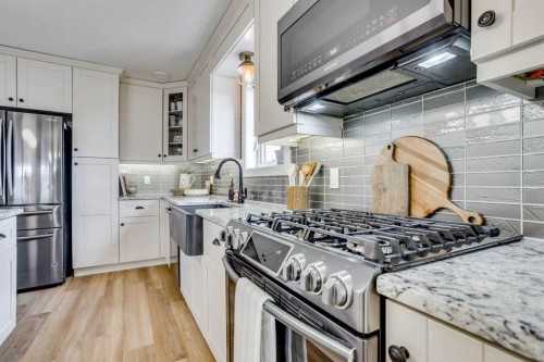 202 Laffont Way, Fort Mcmurray, AB - Indoor Photo Showing Kitchen With Stainless Steel Kitchen With Upgraded Kitchen