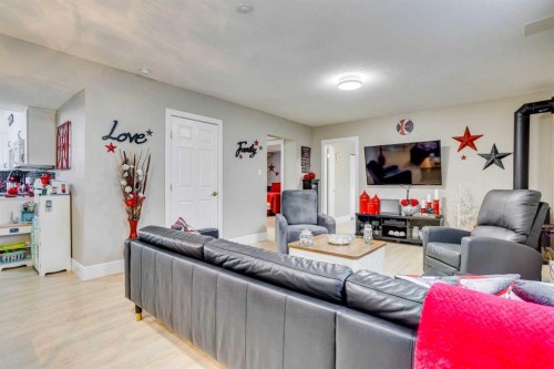 202 Laffont Way, Fort Mcmurray, AB - Indoor Photo Showing Living Room