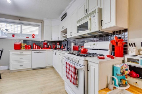 202 Laffont Way, Fort Mcmurray, AB - Indoor Photo Showing Kitchen